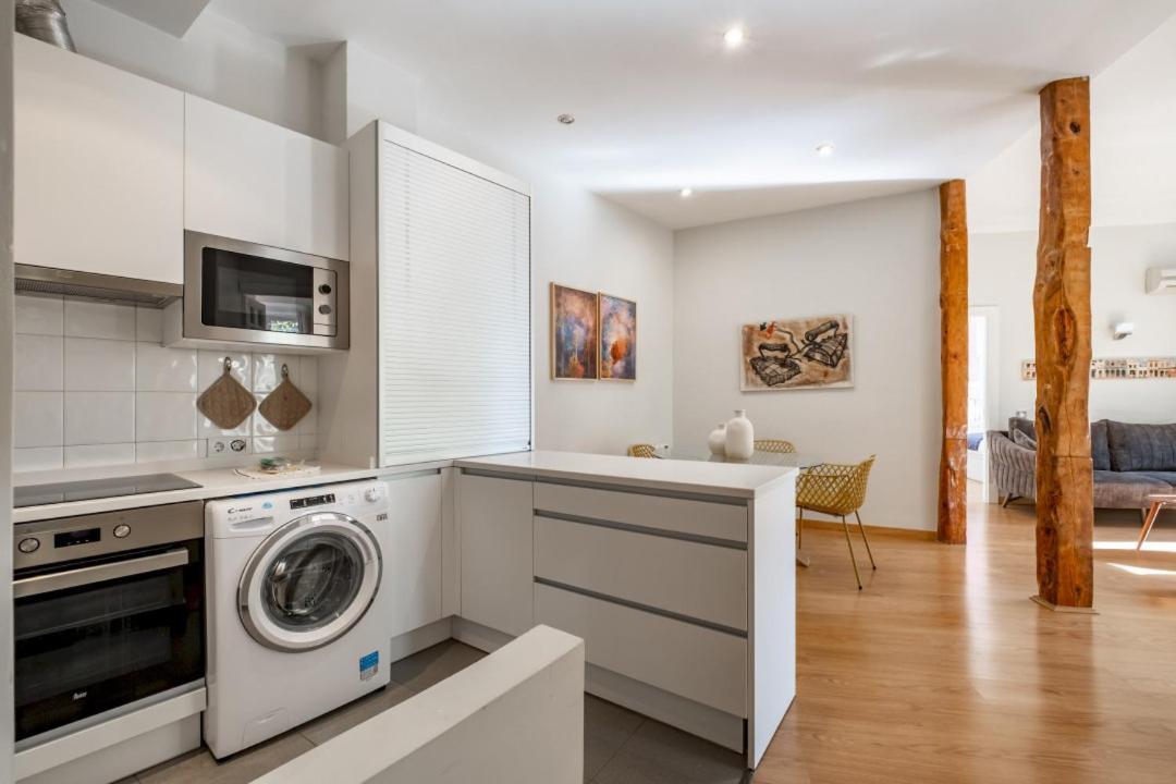 2 Bedrooms 2 Bathrooms Furnished - Plaza De España - Modern - Mintystay * Madrid